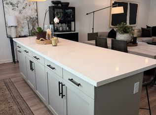 302 Ford Rd, Costa Mesa, CA 92627