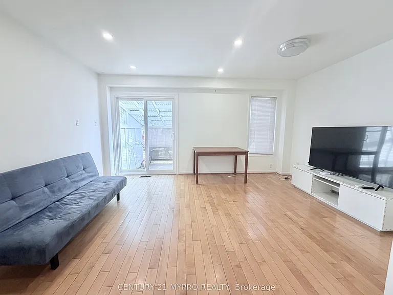230 Enchanted Hills Cres — Photo 4