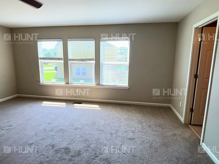 7775 Phantom Dr — Photo 6