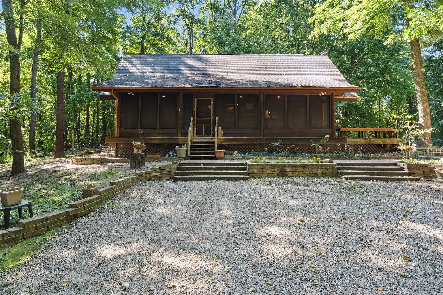 4051 Wolverine Dr photo 1