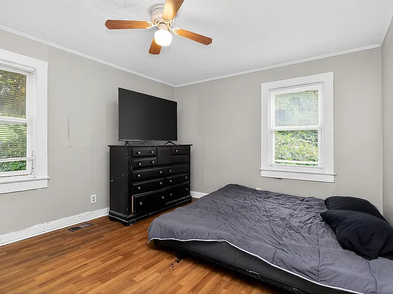 340 Clay St — Photo 11