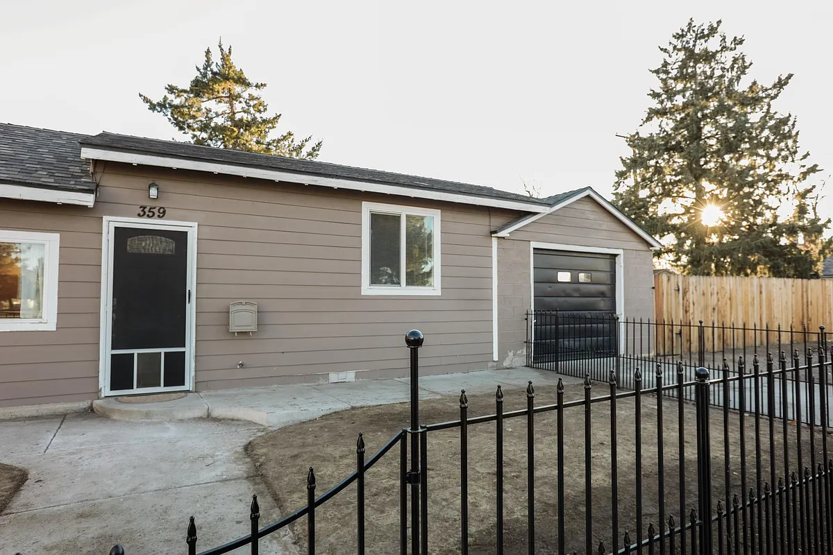 Building Photo - 359 3rd St