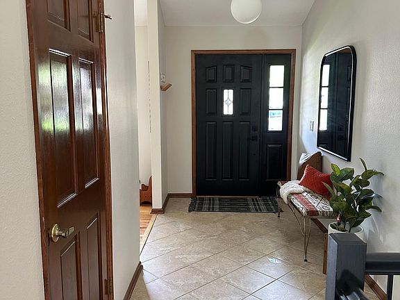 Entryway & coat closet