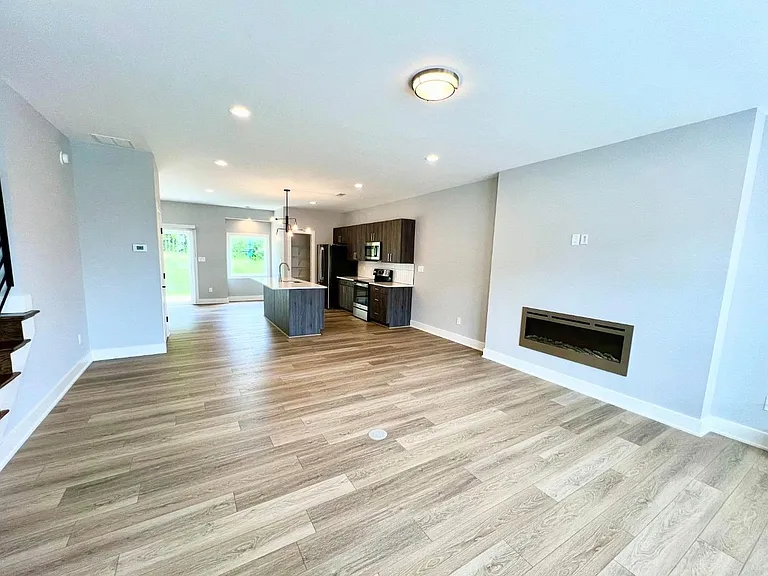 420 Breezewood Dr #224 — Photo 2