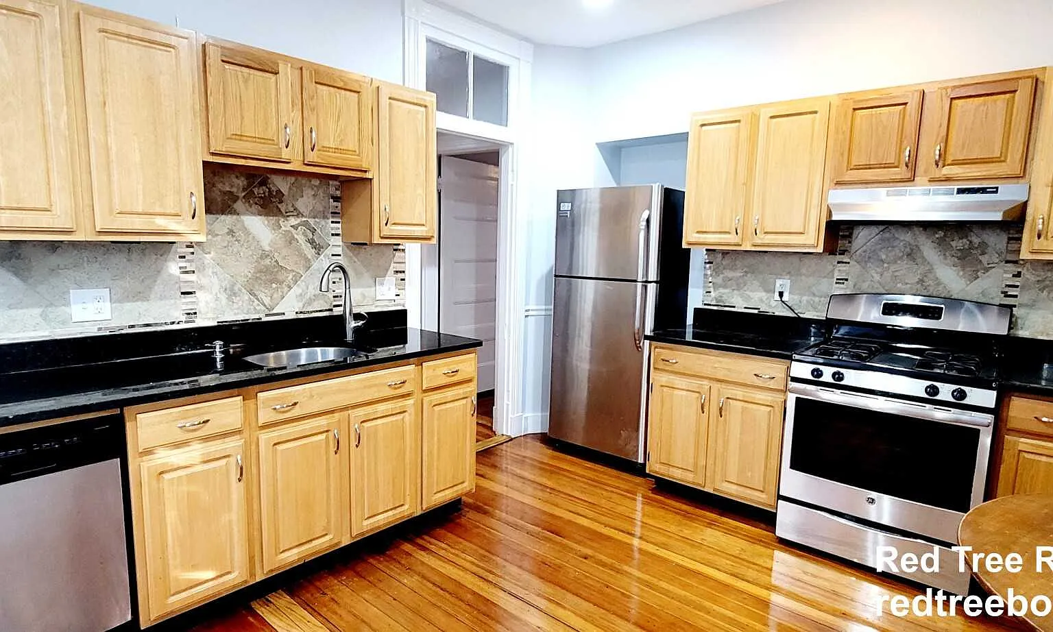4 bed, 1.5 bath, $4,100 — Photo 2