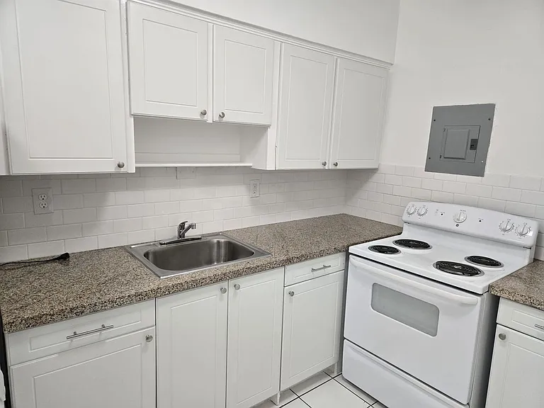 306-314 N Lakeside Ct — Photo 14