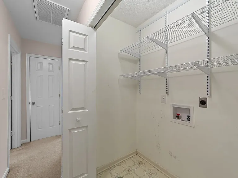 102 Shady Spring Pl — Photo 14