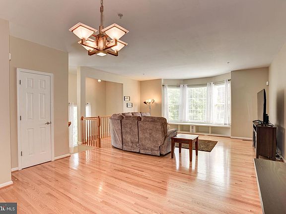 4th image of 460 Penwood Dr