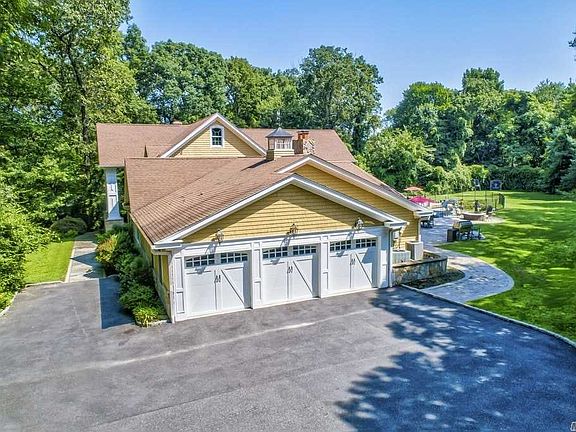 4th image of 32 Woodvale Dr