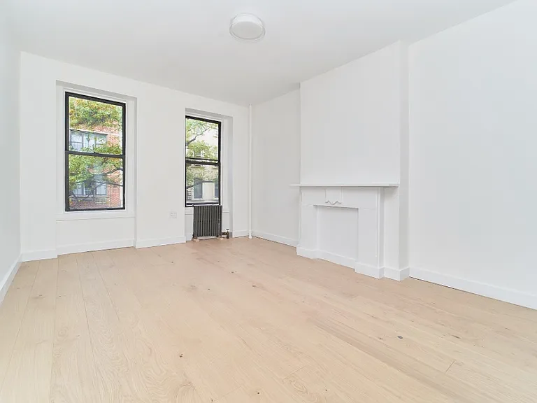 318 E 90th St #2E — Photo 4