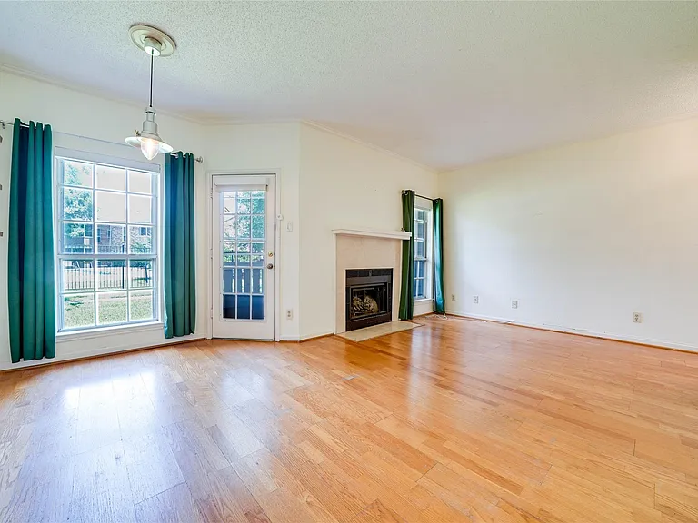 1700 Amelia Ct #613 — Photo 6
