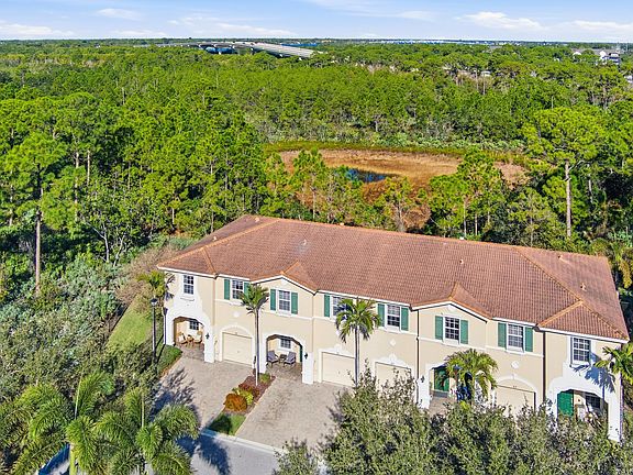 2nd image of 75 SW Squirrel Nest Way