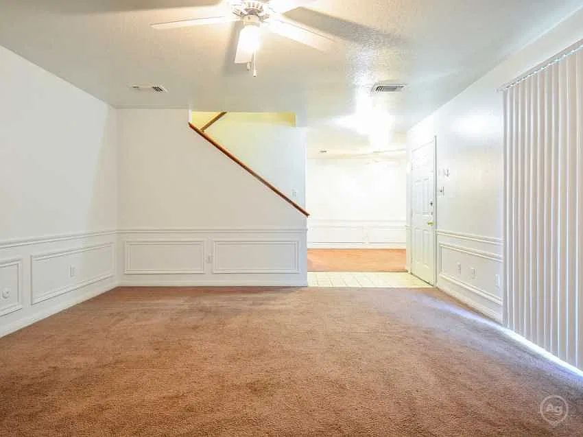 Oak Hollow Apartments — Photo 3