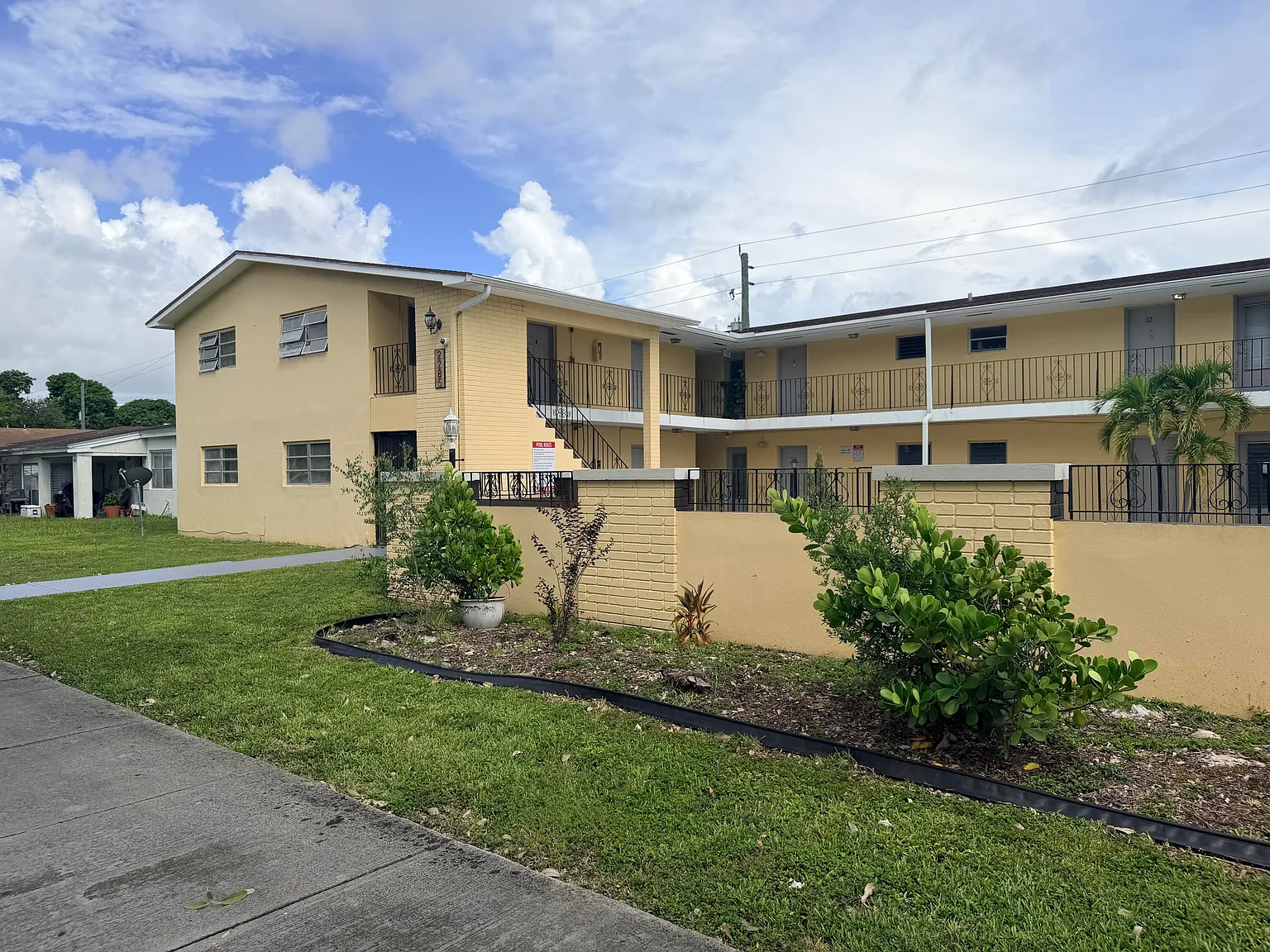 16 bed, 16.0 bath, 14513 sqft, $1,650 — Photo 1