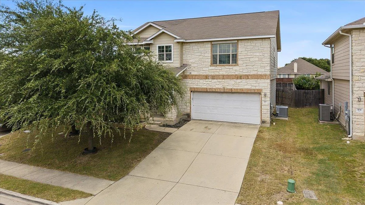 5 bed, 2.5 bath, 2469 sqft, $2,245 — Photo 1