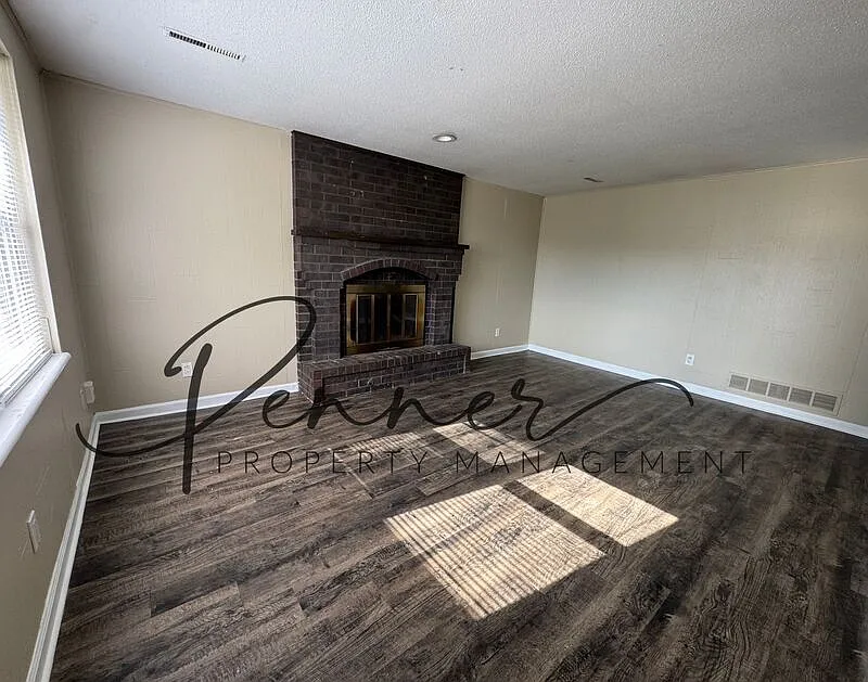3 bed, 3.0 bath, 1560 sqft, $1,475 — Photo 2