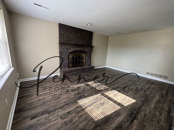 2nd image of 604 NE Magellan Ave