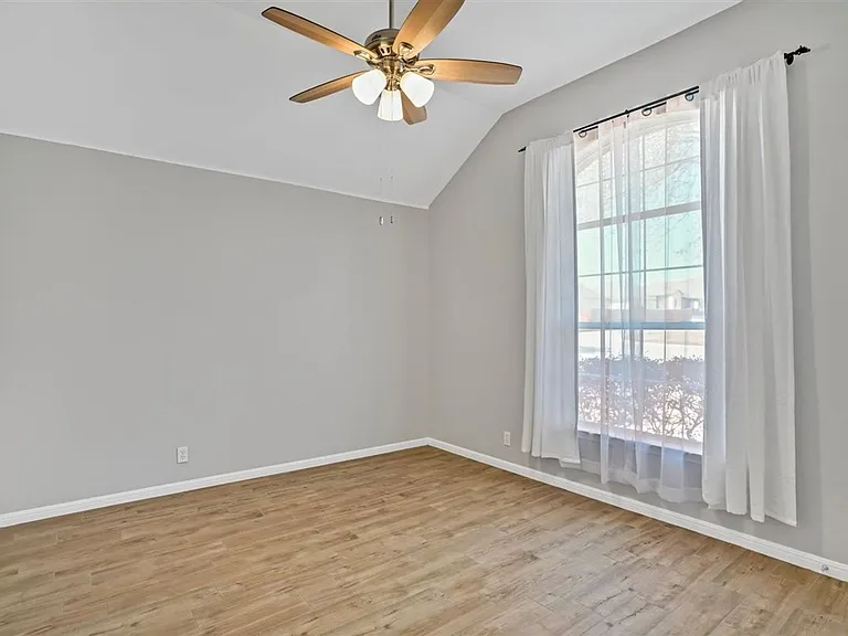 180 Harris Dr — Photo 12