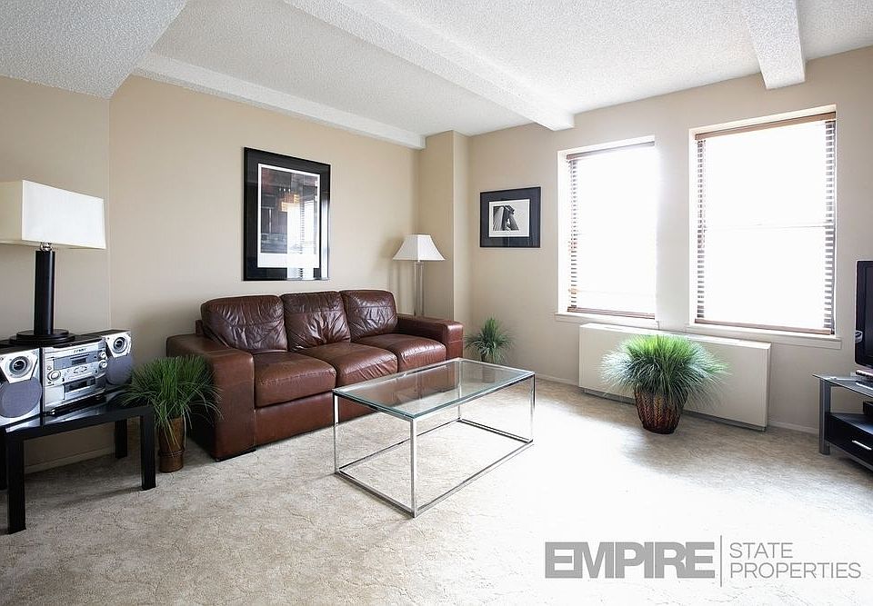 1st image of 150 W 51st St APT 1625