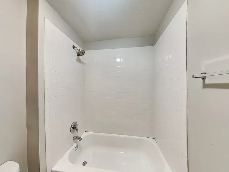 1020 Camelot Dr — Photo 17