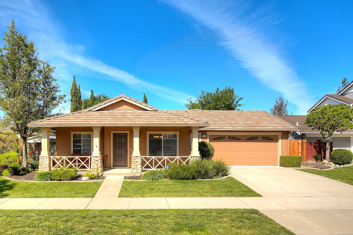 1356 Meadow Ct photo 1