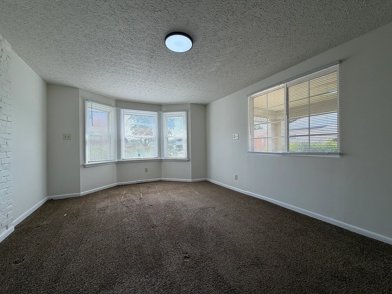 2 bed, 1000 sqft, $1,200 — Photo 2