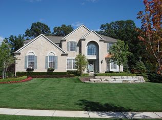 2326 Andover Blvd, Rochester, MI 48306