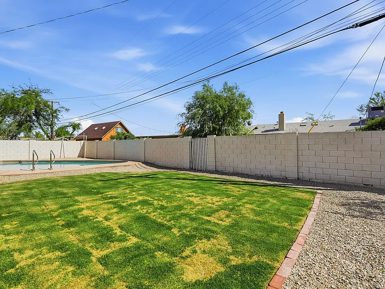 209 E Cairo Dr — Photo 28