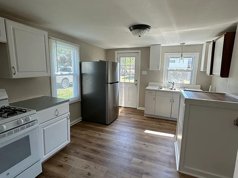 121 S Stokes St — Photo 4