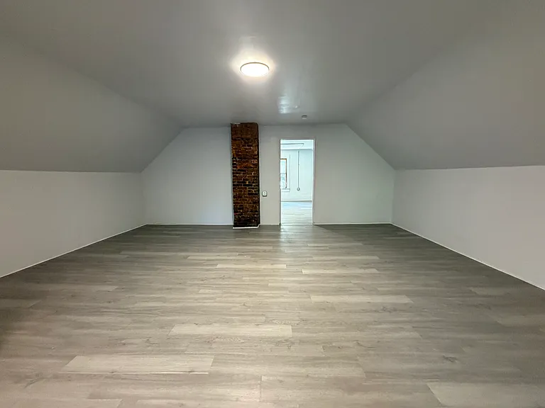 7009 Hecker Ave — Photo 50