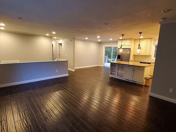 4th image of 17190 Park Cir