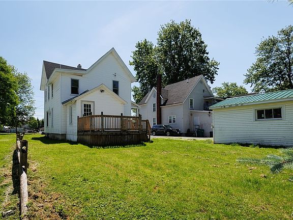 3rd image of 637 Thompson St
