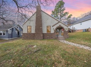 8 School St, Thomasville, NC 27360