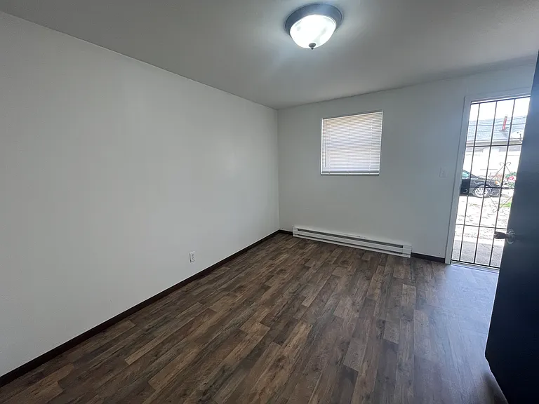 306 W 6th St #306 — Photo 14