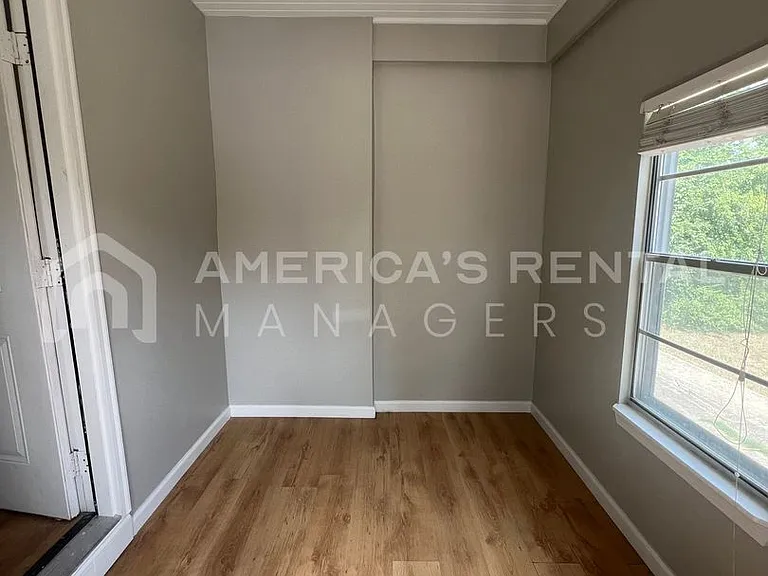 1318 Woodward Rd — Photo 3