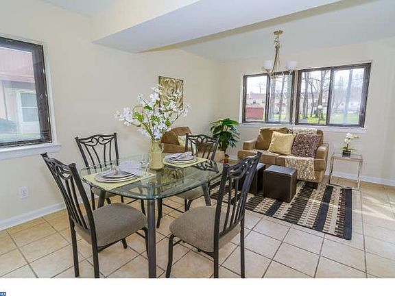 3rd image of 1909 Chelmsford Cir
