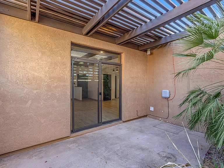 Riverside Suites — Photo 89