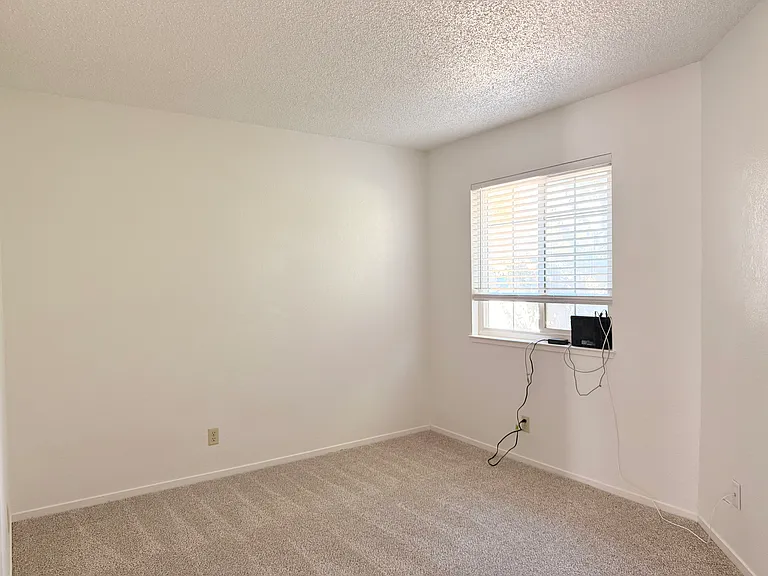 950 Spyglass Ct — Photo 8