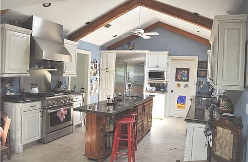4th image of 540 Greenway Dr