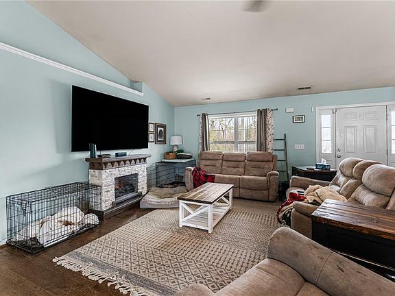 4th image of 10095 Ivor Rd