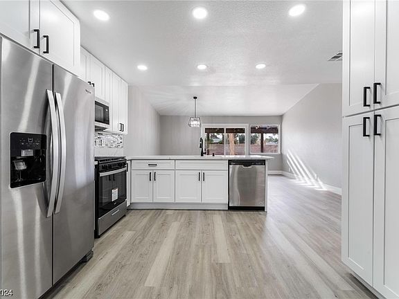 2nd image of 4449 Live Oak Dr #0