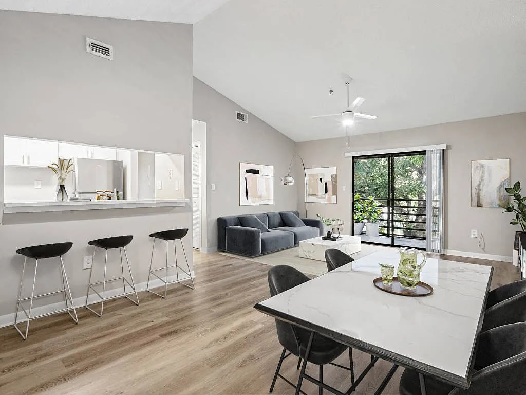 South Pointe — Photo 1
