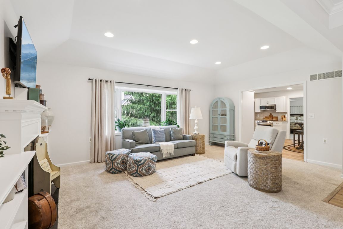 Lakemont Dr-1806-009.jpg