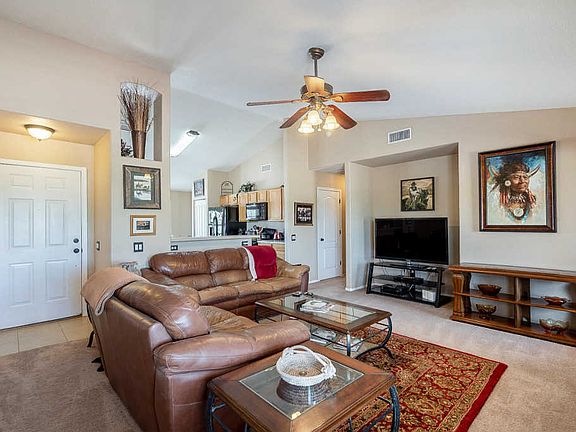 4th image of 1026 E Lauren Ln