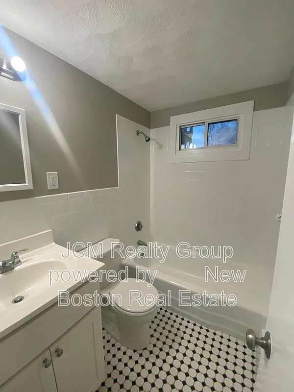 1 bed, 1.0 bath, 750 sqft, $2,000 — Photo 4
