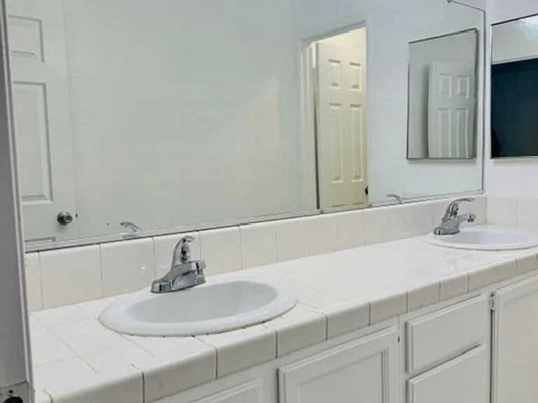 9004 Pine Ridge Way — Photo 11