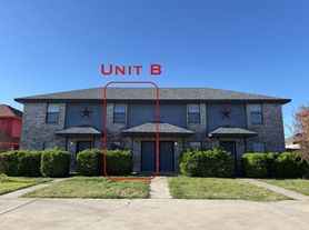 1104 Leslie Circle
