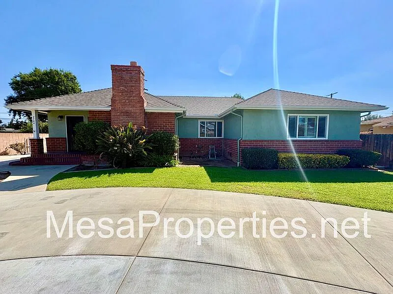 3 bed, 2.5 bath, 1827 sqft, $3,750 — Photo 4