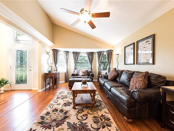4th image of 707 Blue Lake Dr