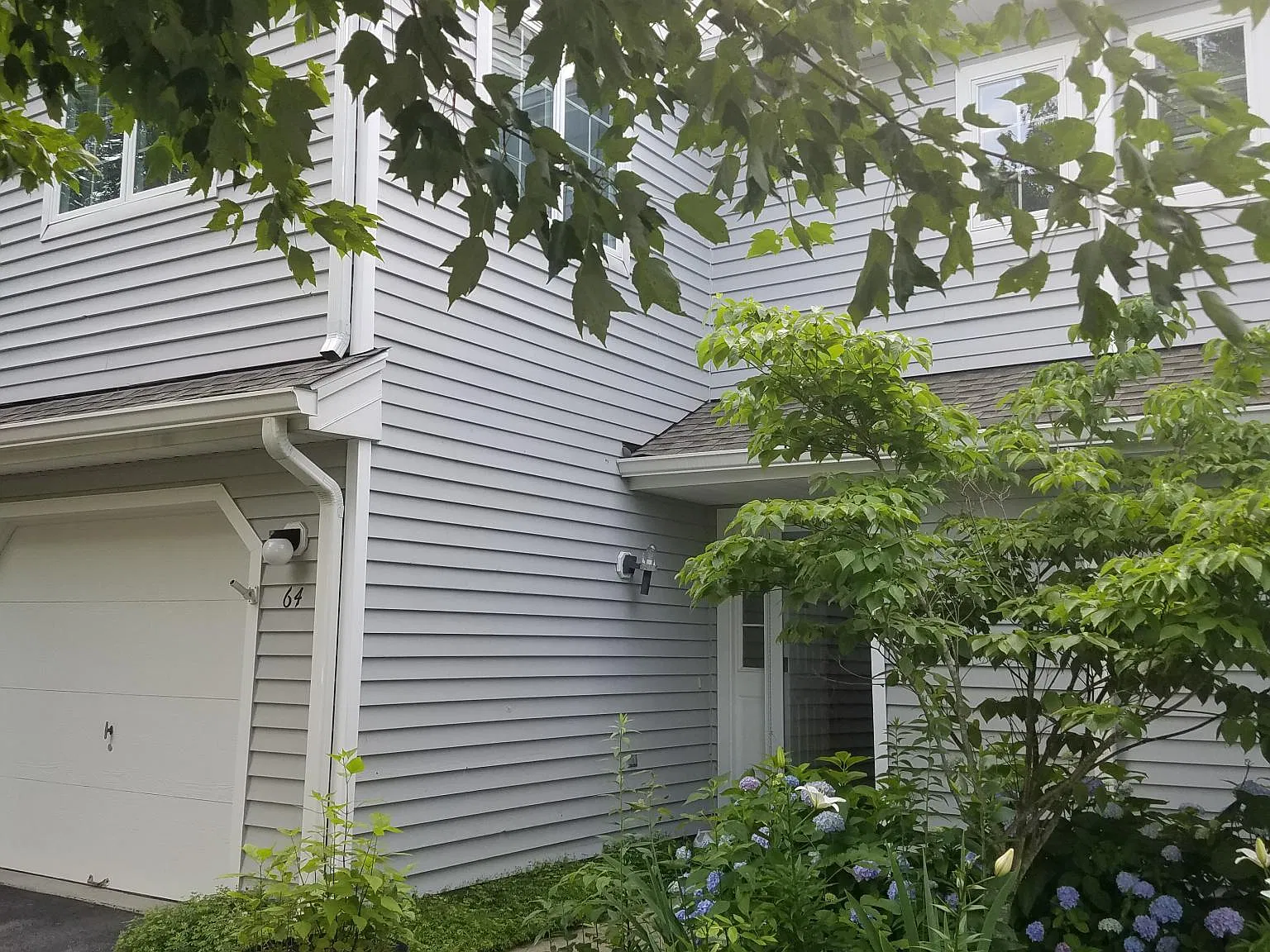 64 Davenport Rd — Photo 2